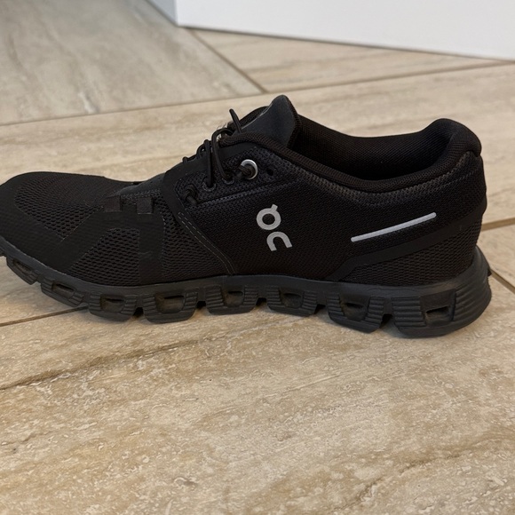 On Cloud 5 Running Shoes - Picture 13 of 16